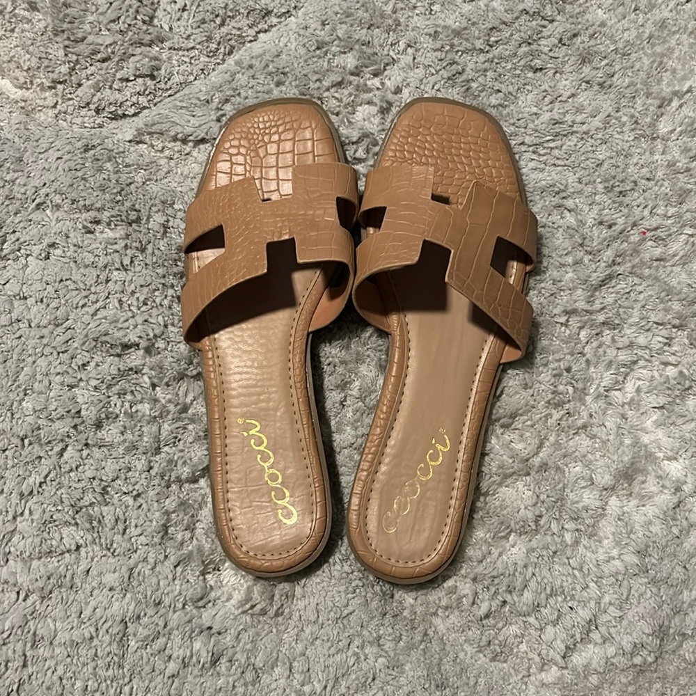Tan ccocci sandals